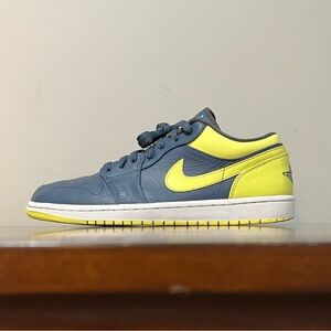 Jordan 1 Low Squadron Blue - 10.5m (scuffs, stains, heel drag)